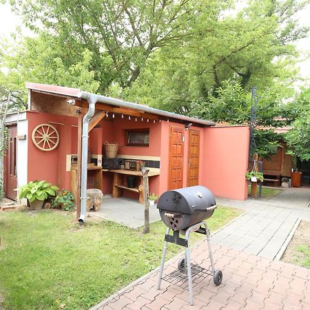 Karavan Štúrovo Εξωτερικό φωτογραφία