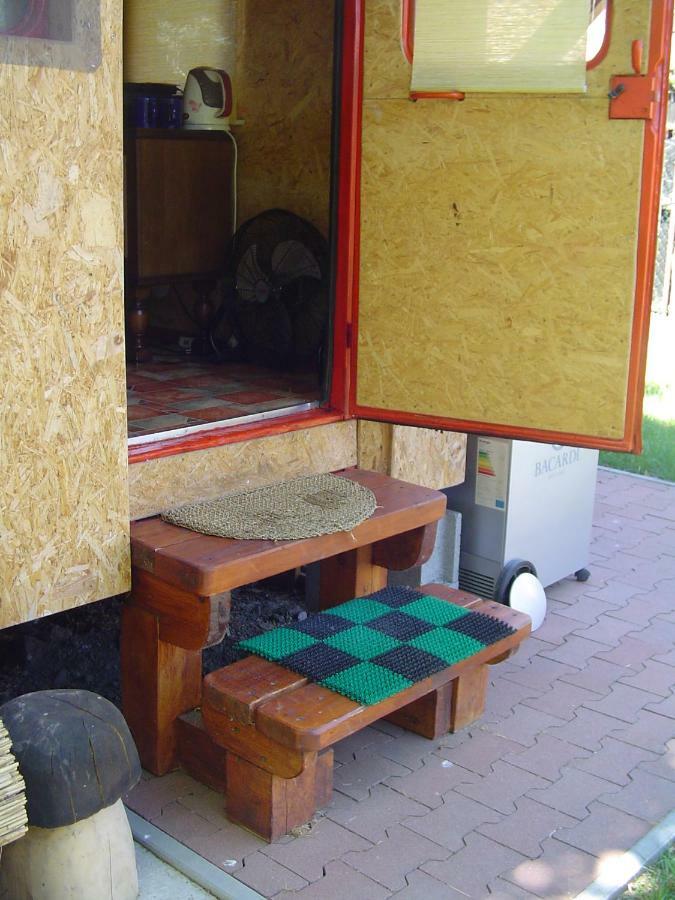 Karavan Štúrovo Εξωτερικό φωτογραφία