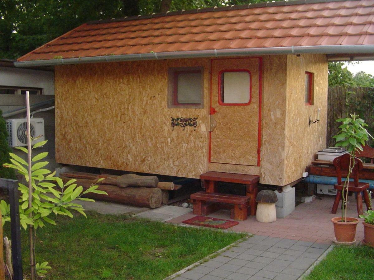 Karavan Štúrovo Εξωτερικό φωτογραφία